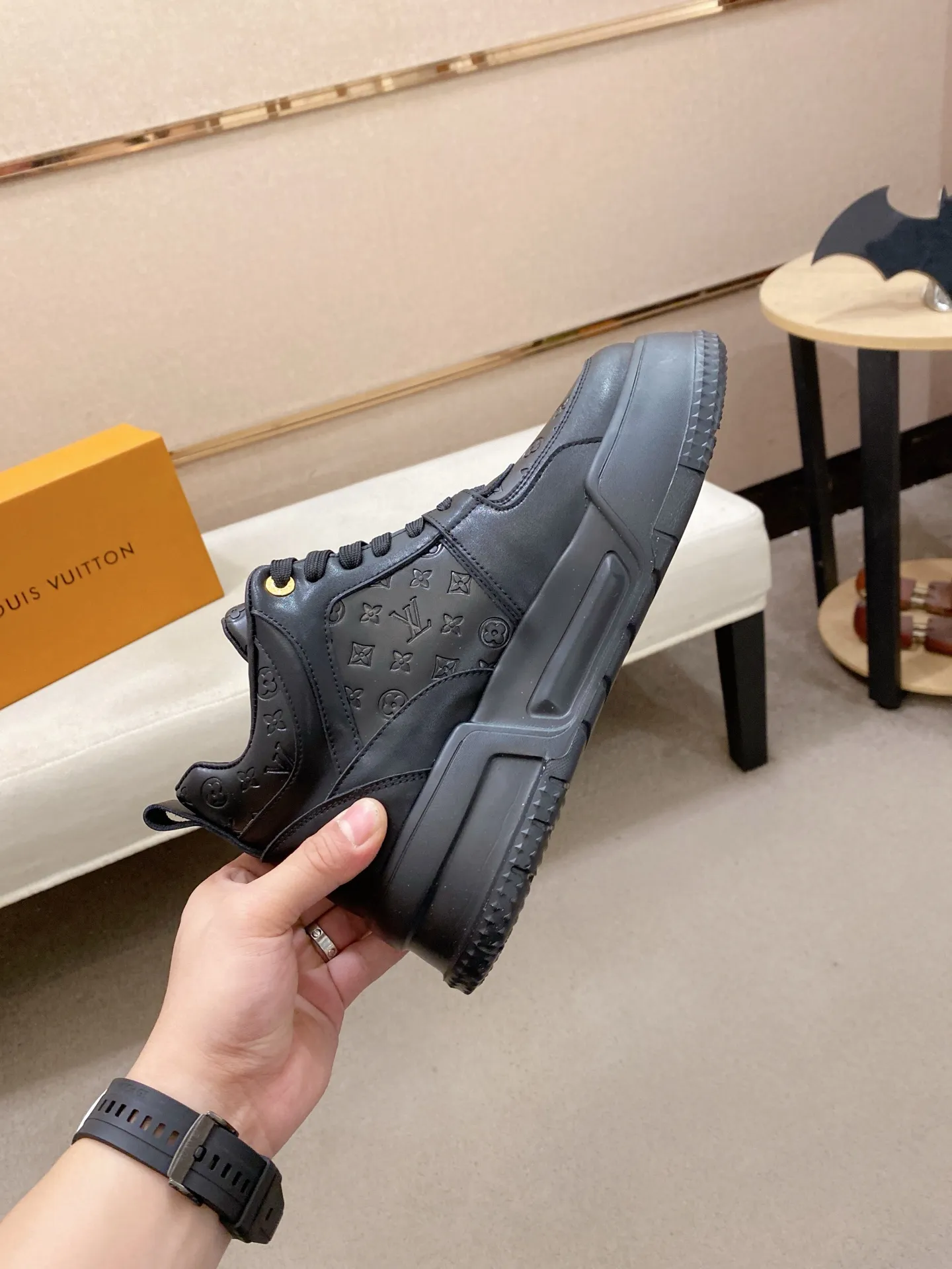 Factory price: 442💰 (GUCCI) The latest model from the official website🎁🎁Casual and fashionable men's shoes👟, hot style💥The style is simple and elegant, exclusive for trendy men. Unique official website's latest brand elements👑original Gucci decoration, fashionable and generous, the fabric is original cowhide ✅sheepskin lining, the official website specifies wear-resistant casual outsole, the classic model is taken in kind at the counter🎬38-44 (can be customized for 45 non-refundable)
